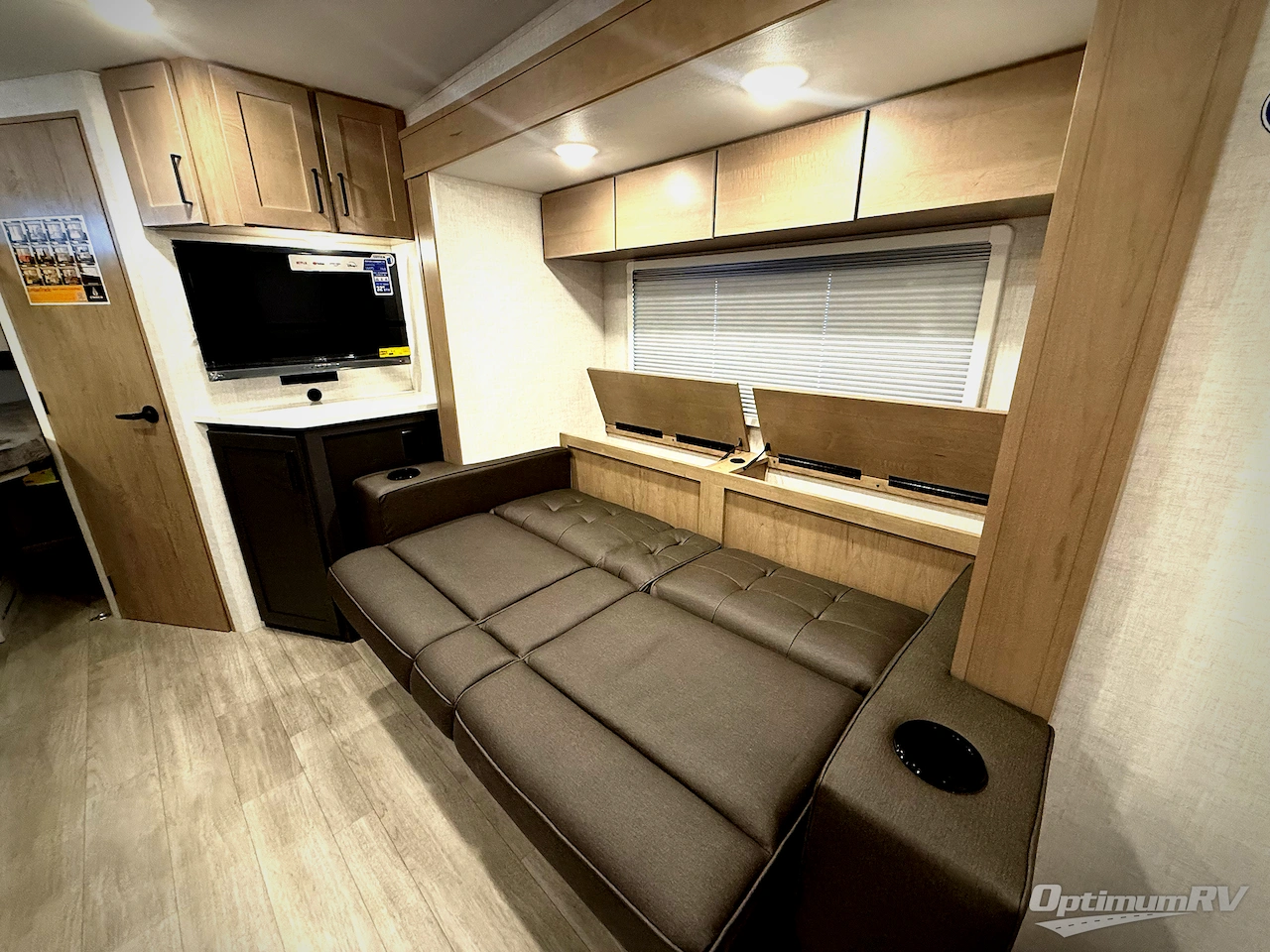 2026 Ember Overland Series 221MSL Photo 9