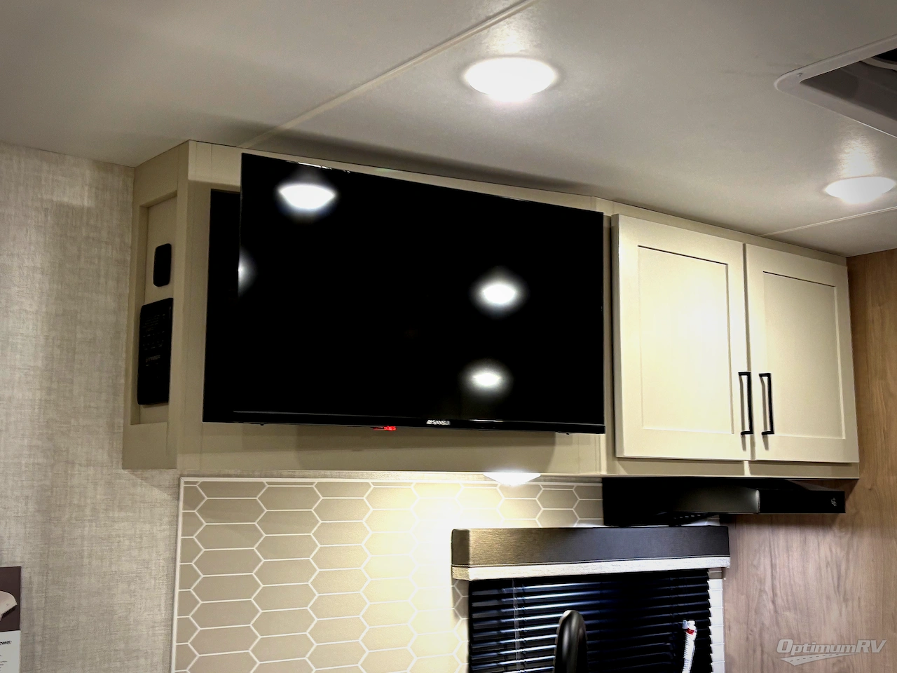 2026 Ember E-Series 26ETS Photo 9