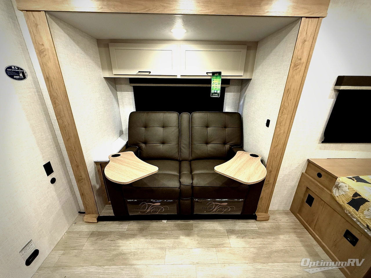 2026 Ember E-Series 19ETS Photo 8