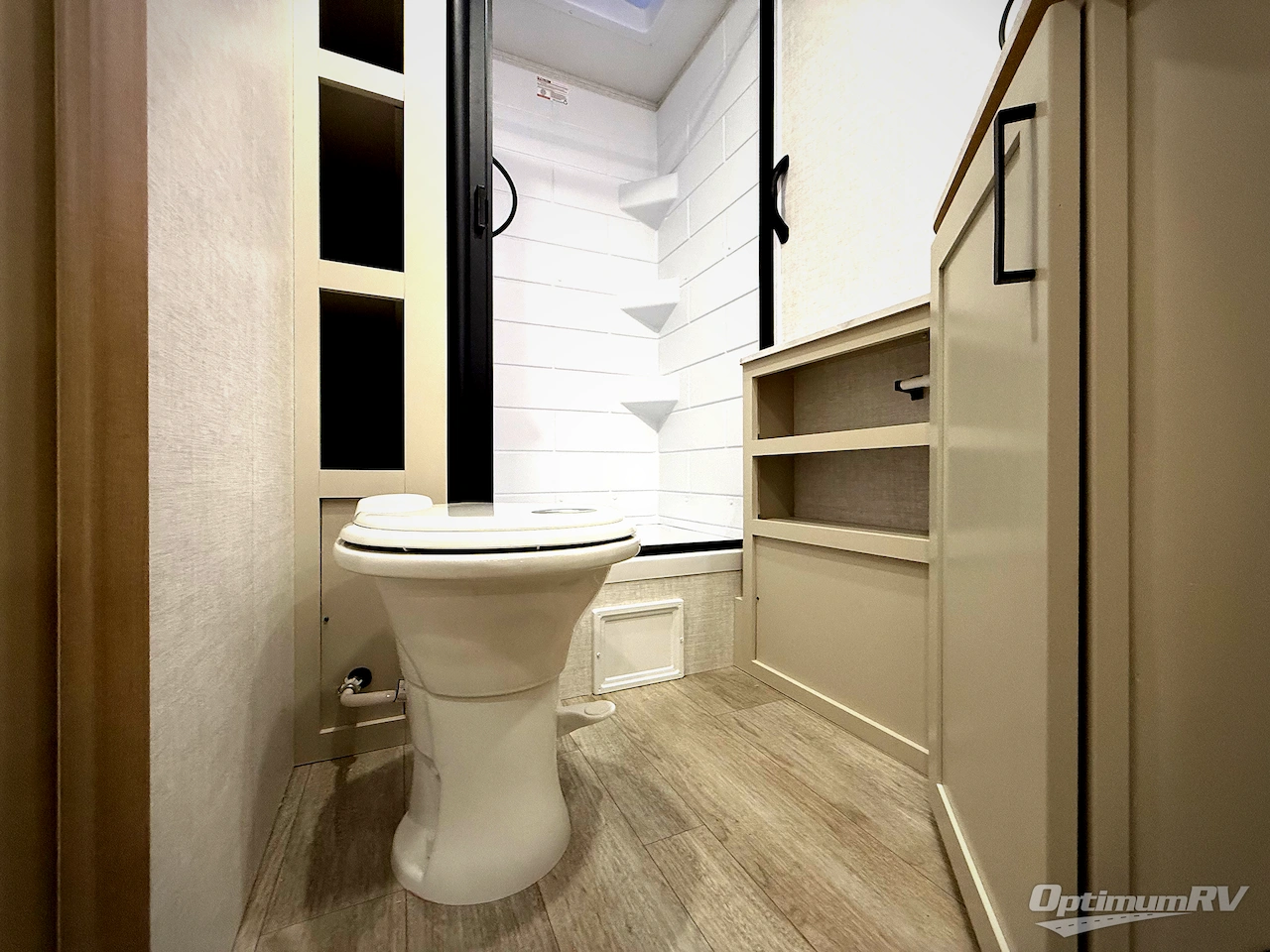 2026 Ember E-Series 26ETS Photo 18