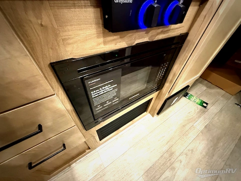 2026 Ember E-Series 22ETS RV Photo 3