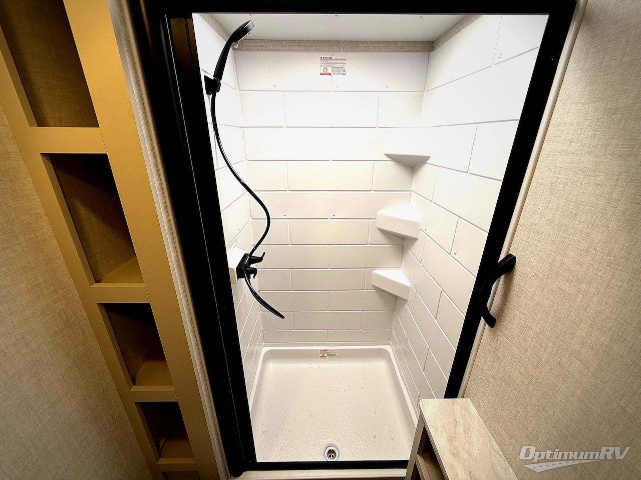 2026 Ember E-Series 22ETS Photo 19