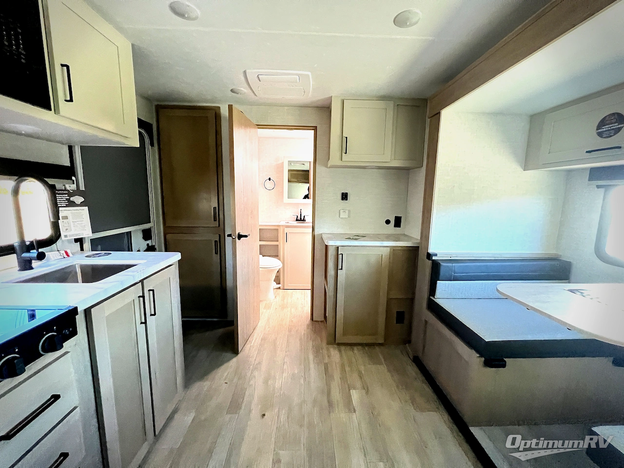 2026 Ember E-Series 18RBE Photo 5