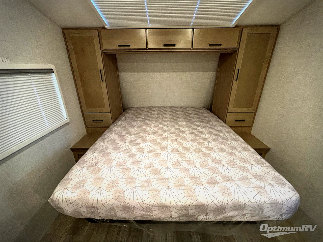 2026 Ember Overland Series 221MSL Photo 6