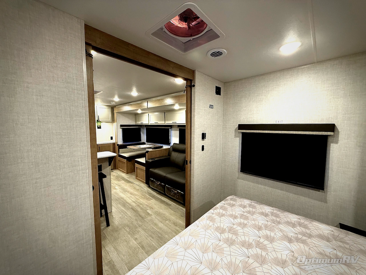 2026 Ember E-Series 26ETS Photo 7