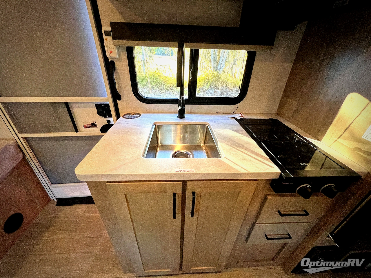 2026 Ember E-Series 19ETS Photo 9