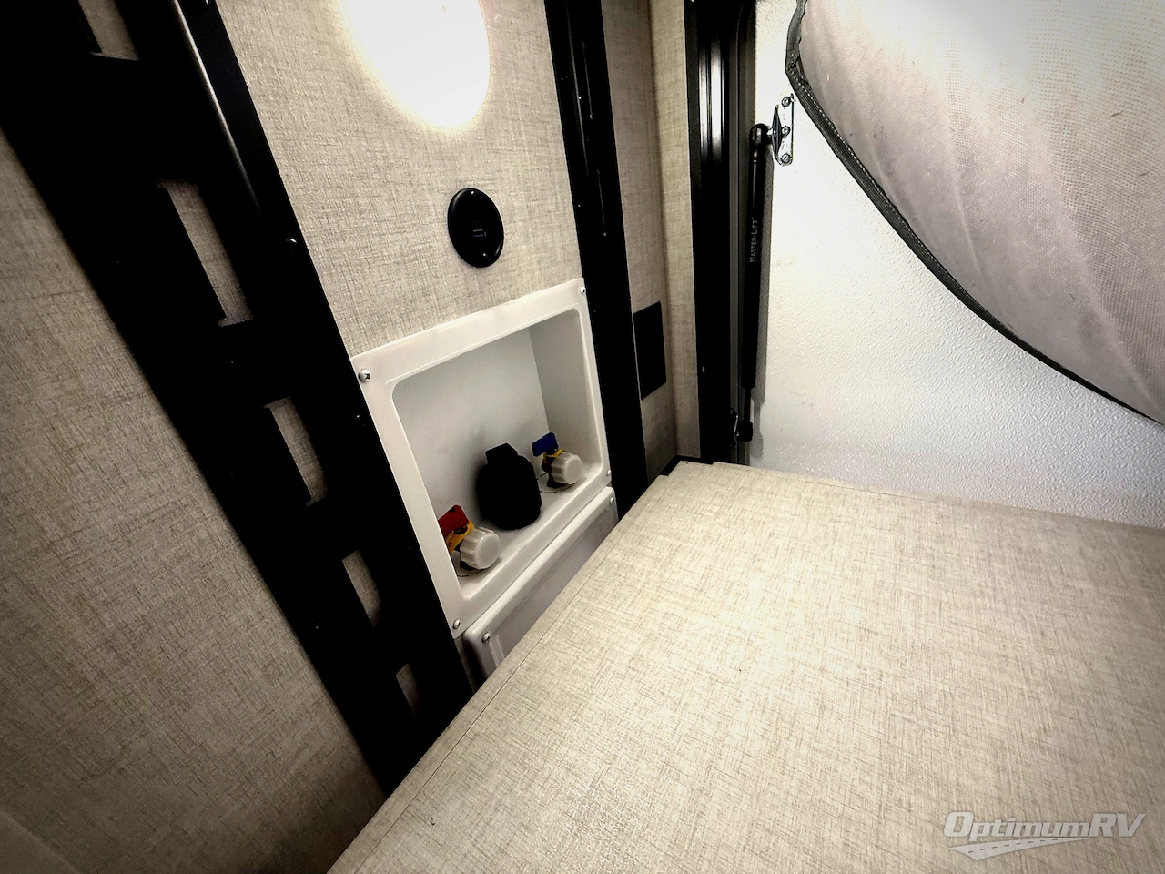 2026 Ember E-Series 19ETS Photo 14