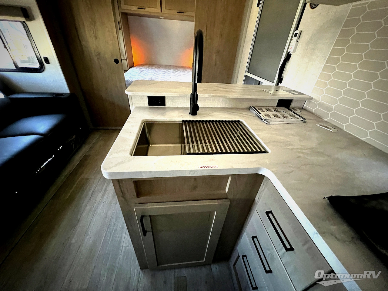 2026 Ember E-Series 26ETS Photo 9