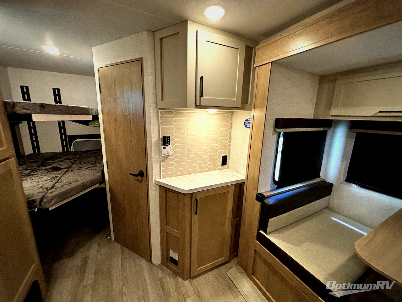 2026 Ember E-Series 26ETS Photo 12