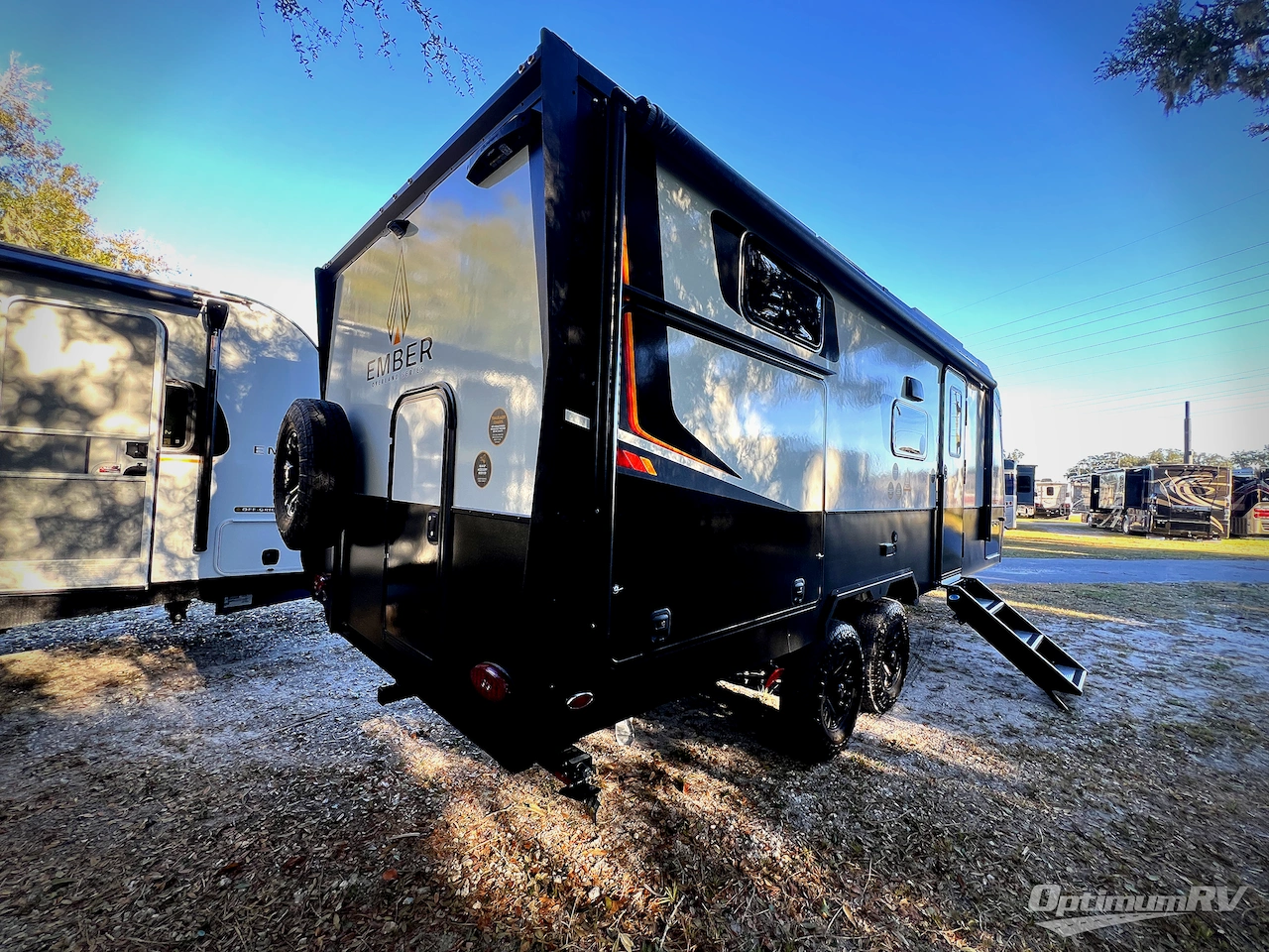 2026 Ember Overland Series 221MSL Photo 3