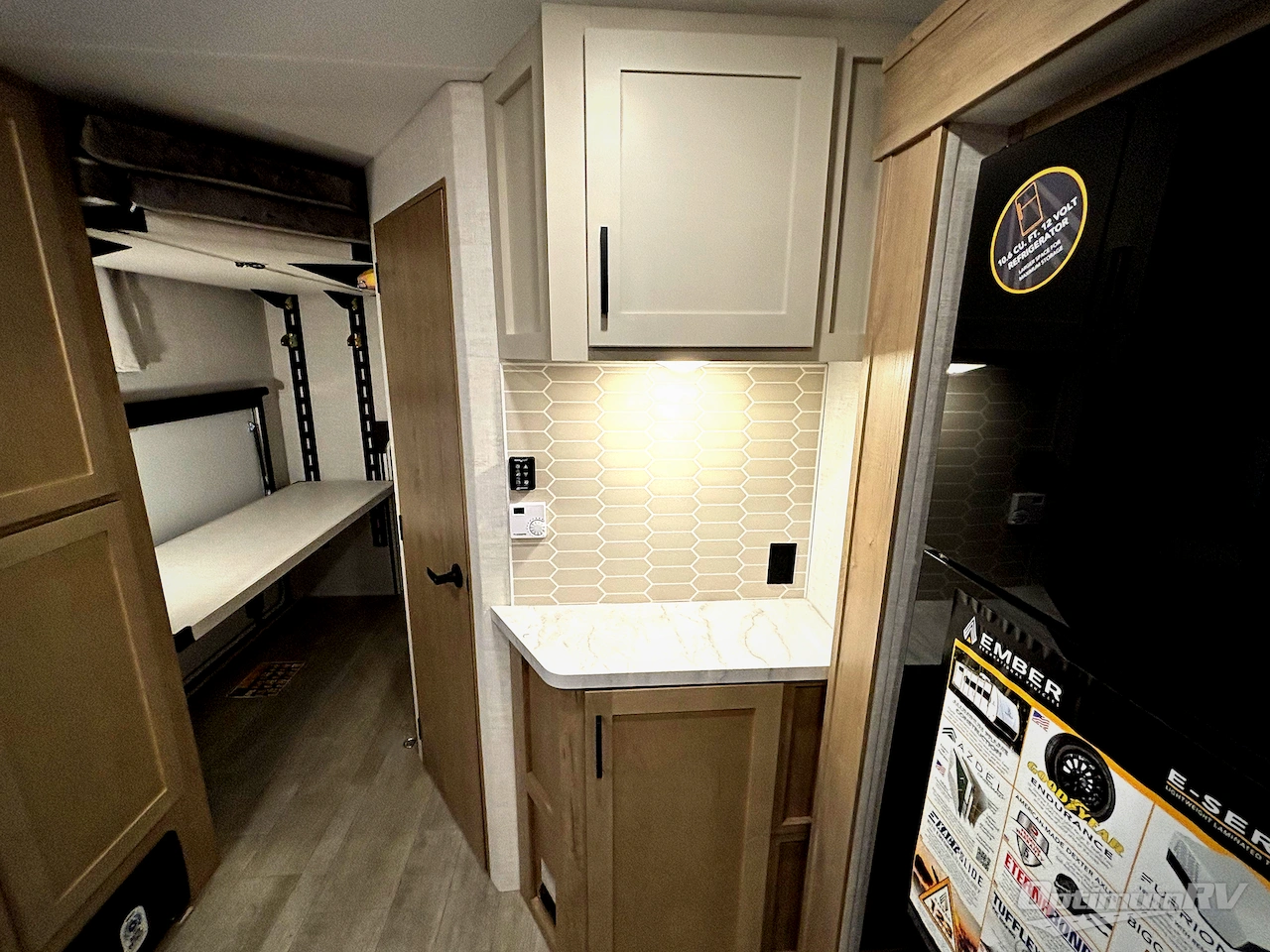 2026 Ember E-Series 22ETS Photo 13