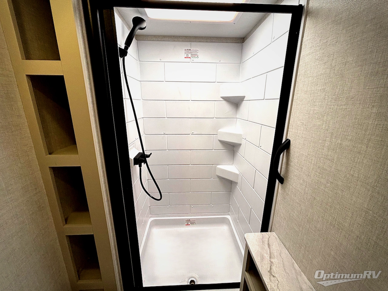 2026 Ember E-Series 22ETS Photo 17