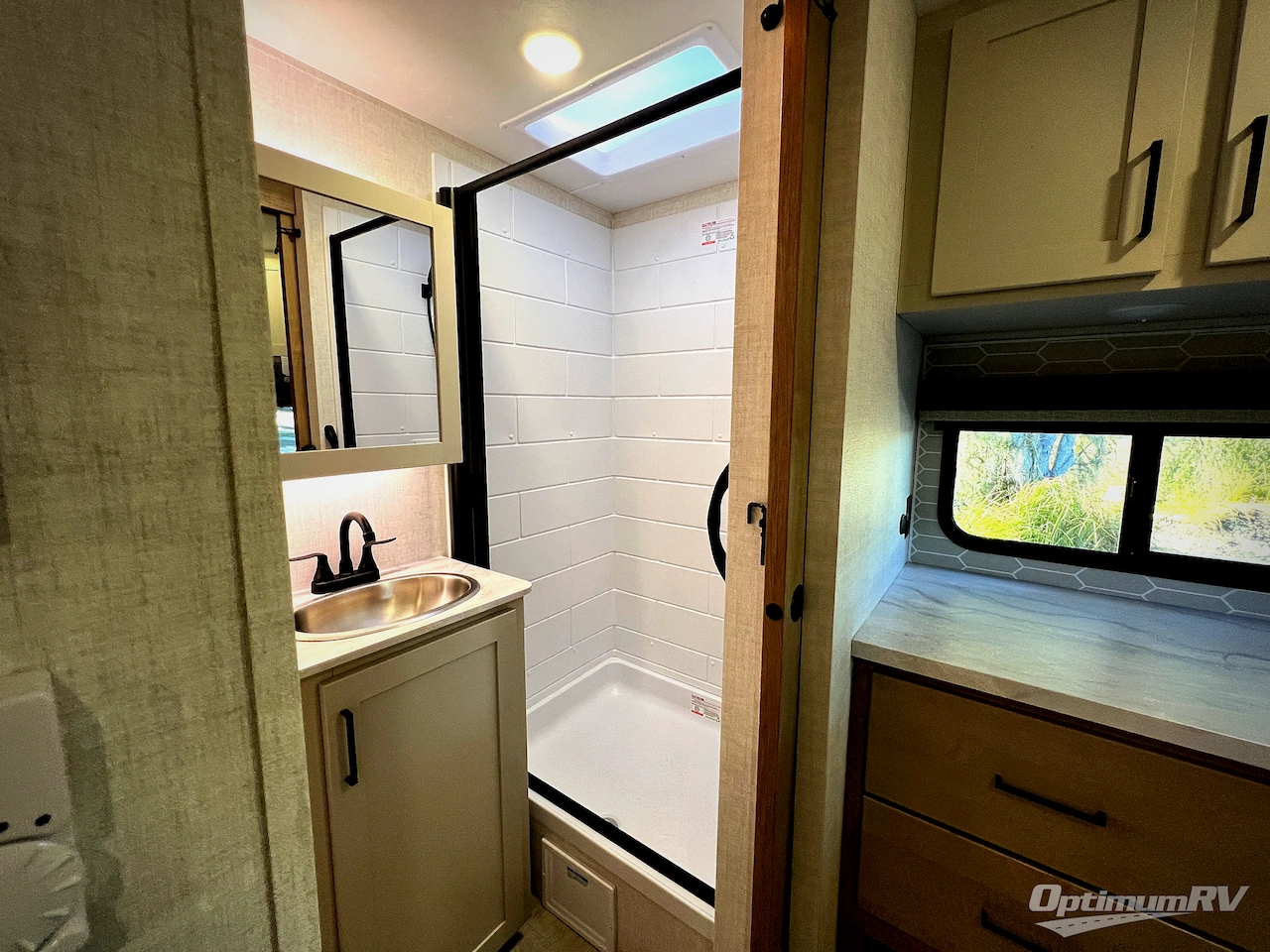 2026 Ember E-Series 22MLQ Photo 16