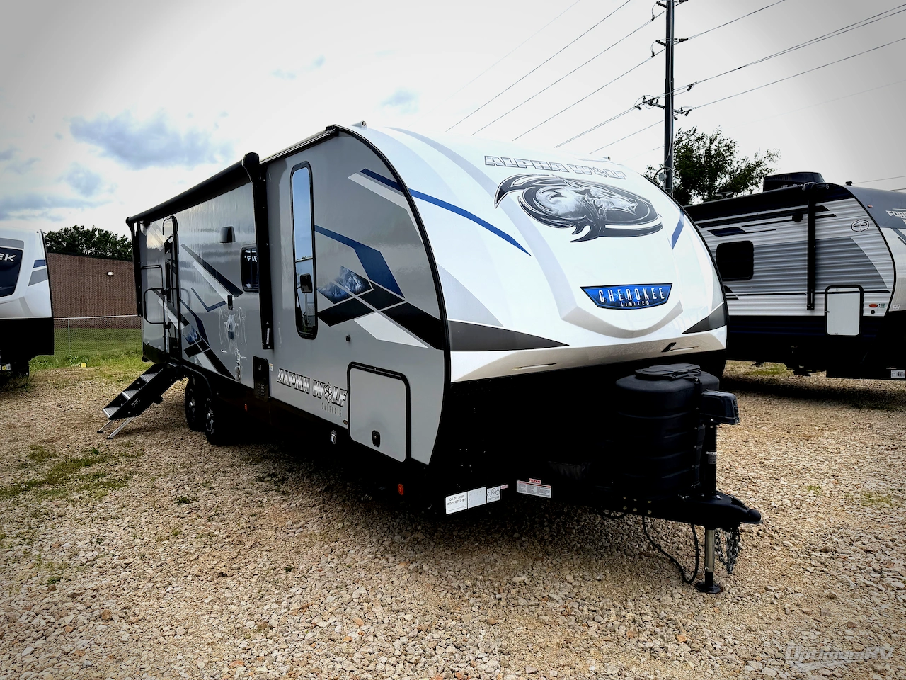 2023 Forest River Cherokee Alpha Wolf 26RB-L Photo 1