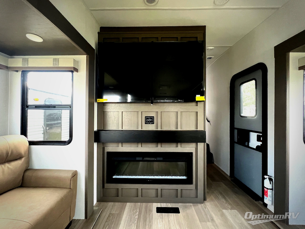 2026 East To West Tandara 388LR Photo 7