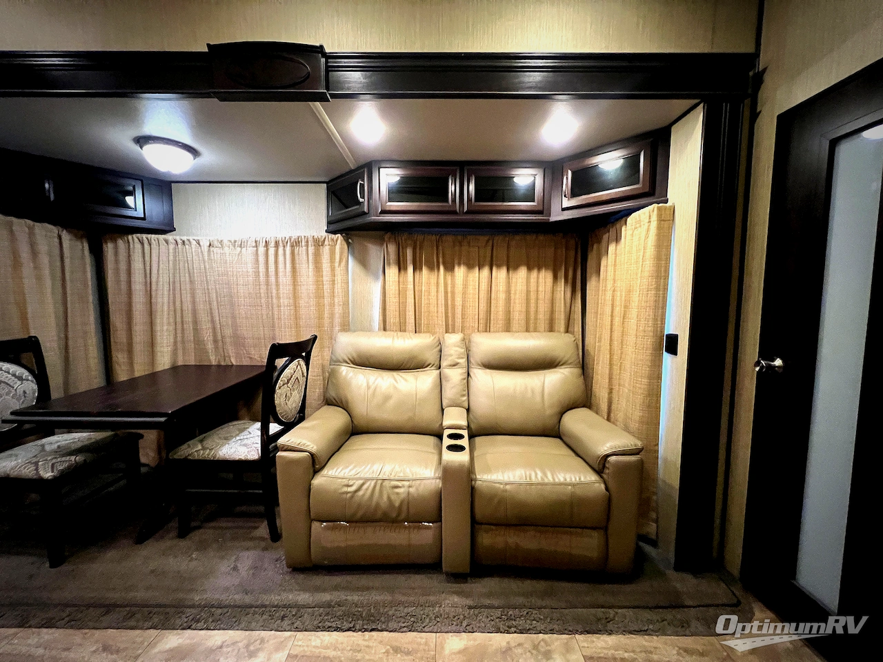 2017 Palomino Columbus Compass 374BHC Photo 8