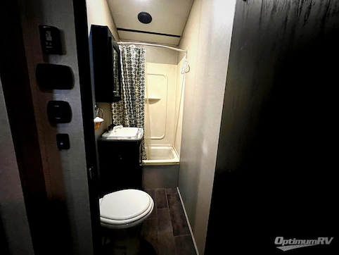 2017 Keystone Impact 29V RV Photo 4