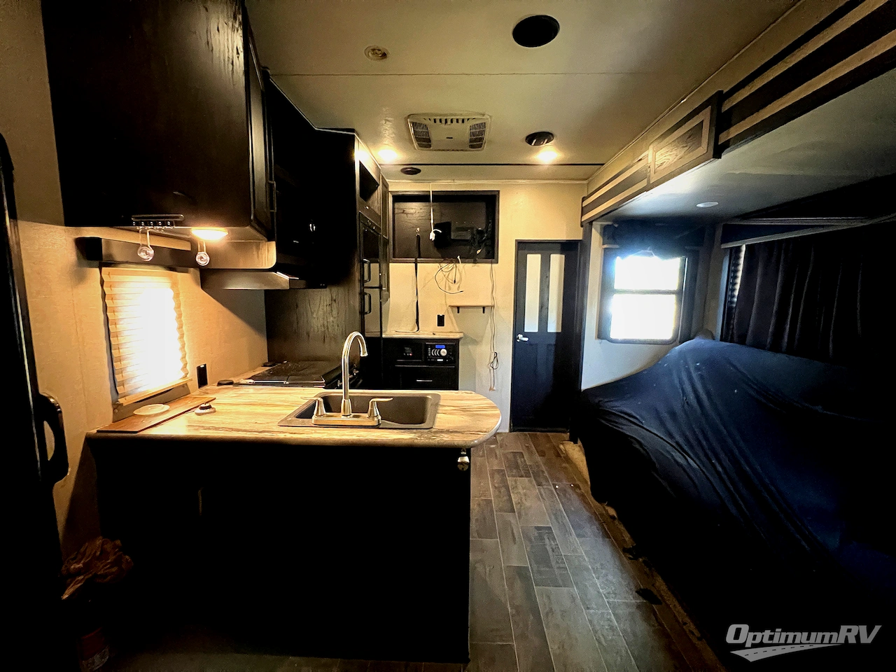 2017 Keystone Impact 29V Photo 5