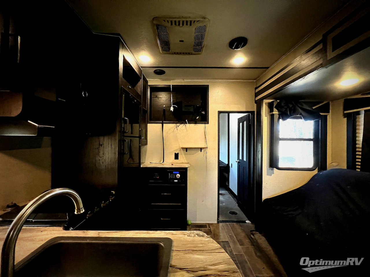 2017 Keystone Impact 29V Photo 14