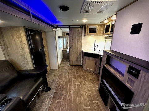 2021 Forest River Cherokee Alpha Wolf 22SW-L RV Photo 2