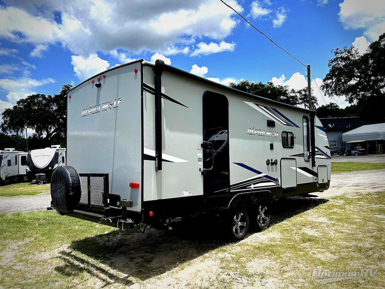 2021 Forest River Cherokee Alpha Wolf 22SW-L Photo 2
