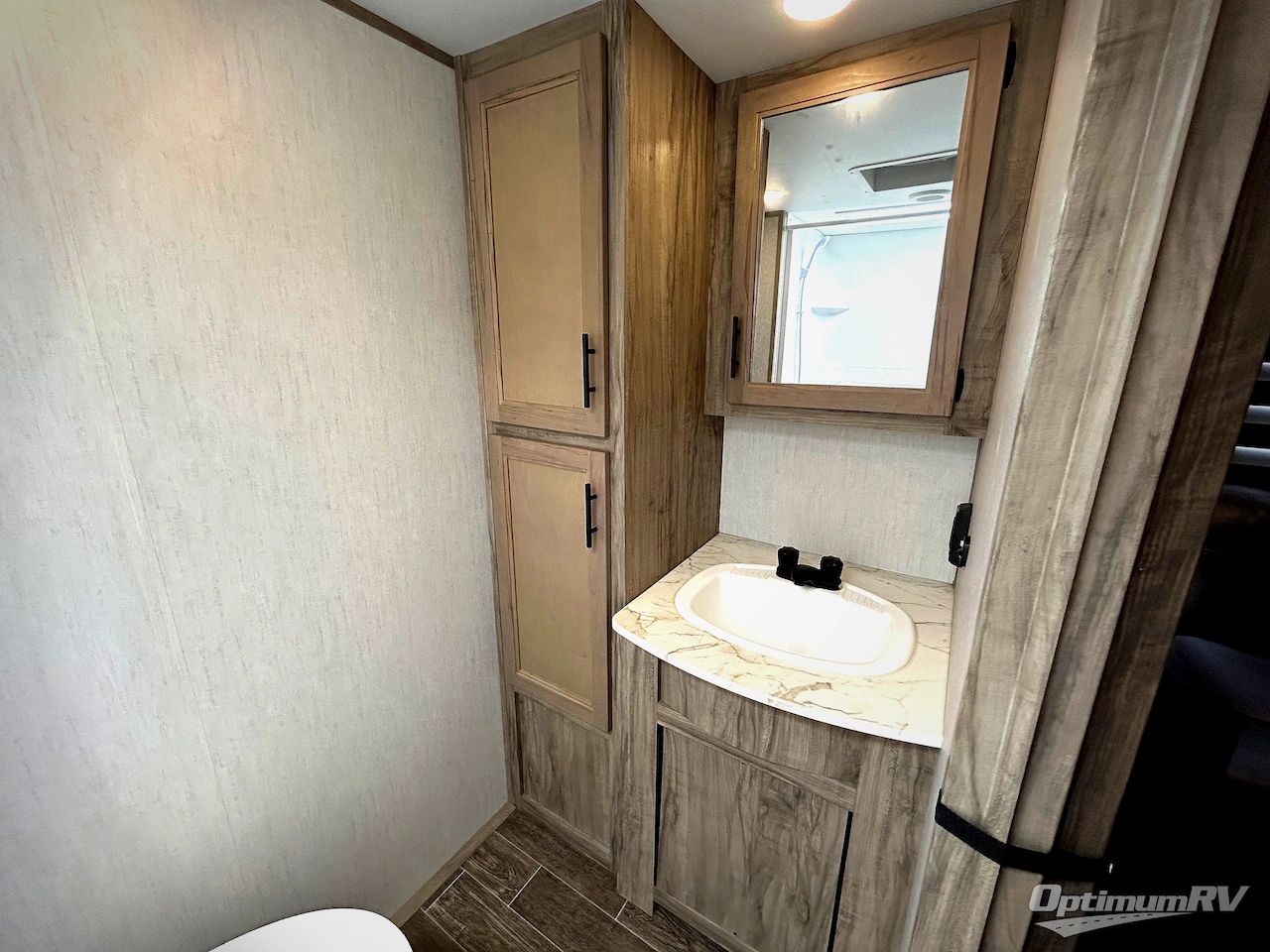 2021 Forest River Cherokee Alpha Wolf 22SW-L Photo 13