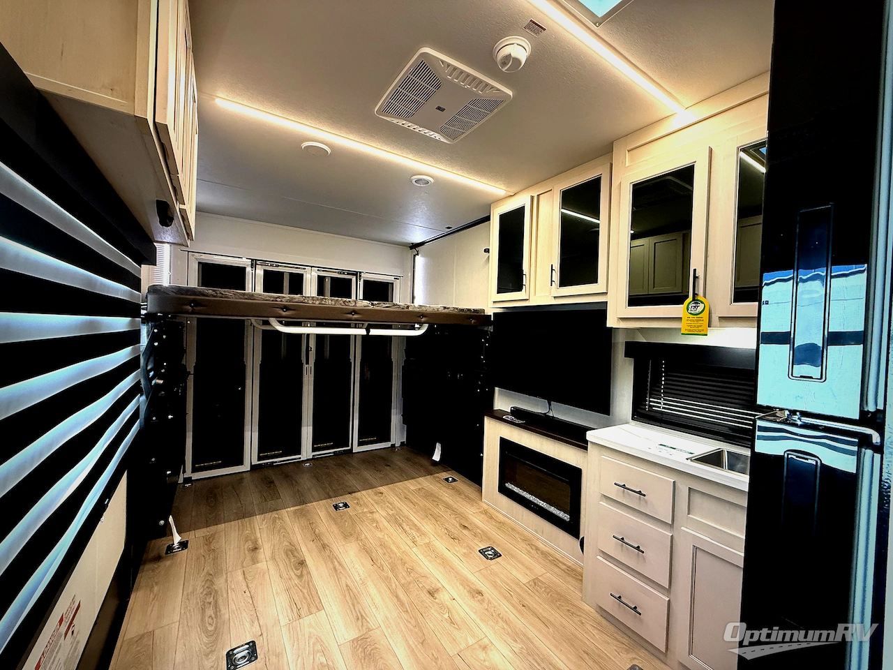 2026 Forest River Vengeance Rogue Armored 25L141 Photo 4