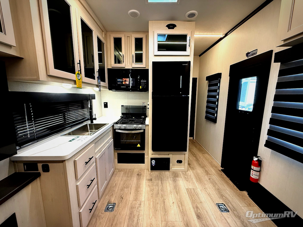 2026 Forest River Vengeance Rogue Armored 25L141 Photo 5