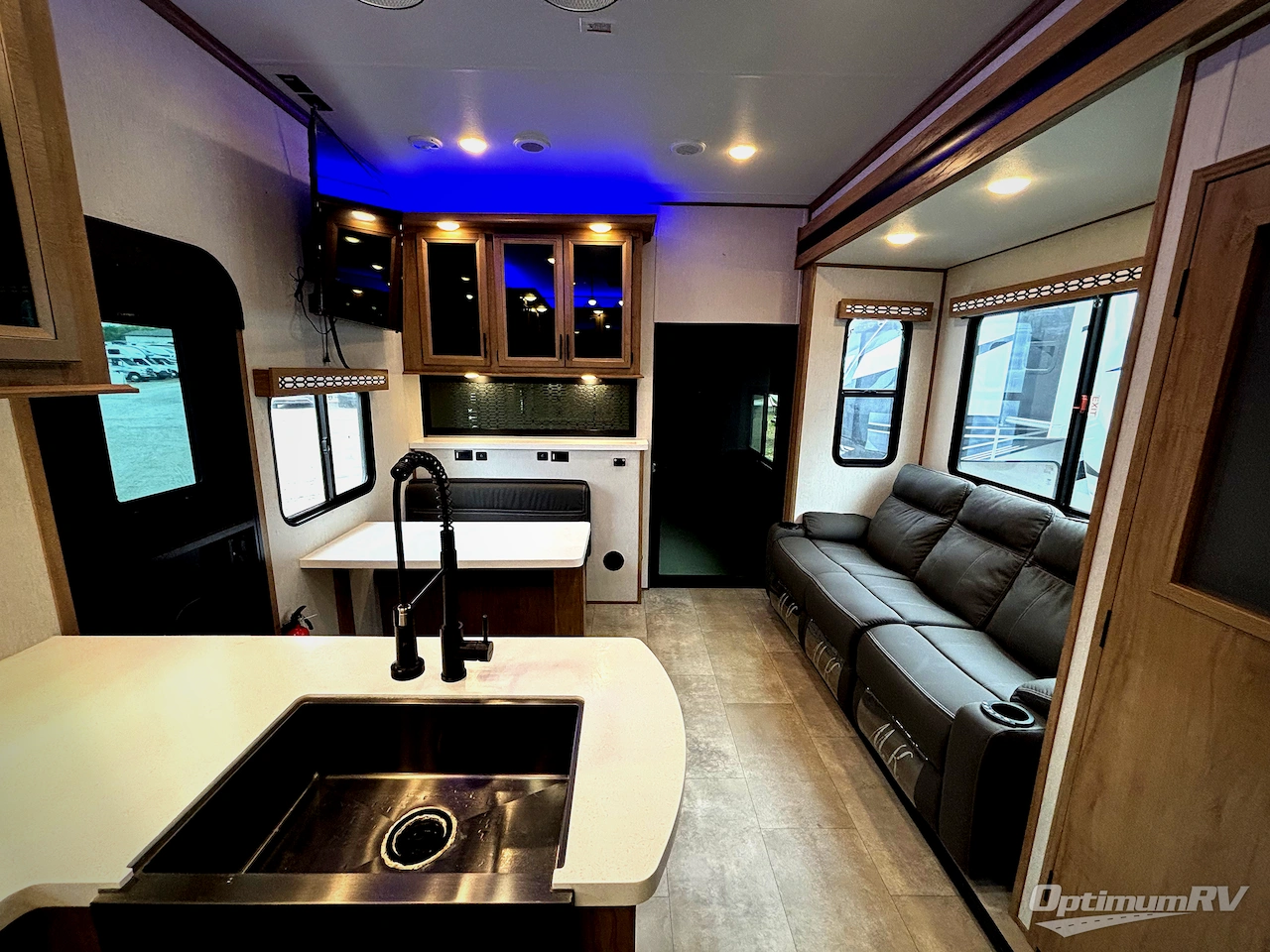 2023 Forest River Vengeance Rogue Armored VGF4007G2 Photo 4