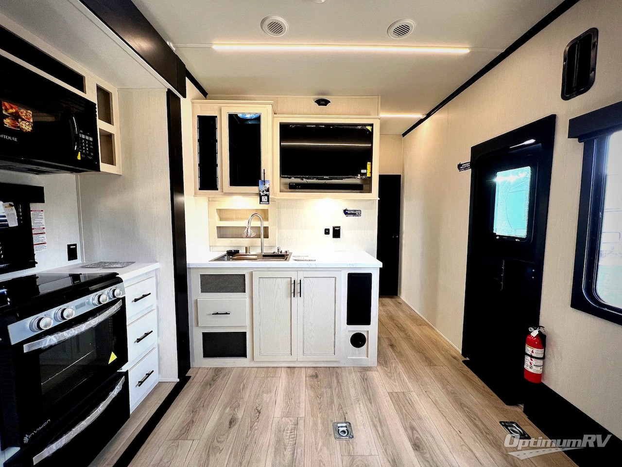 2026 Forest River Vengeance Rogue Armored 26L140 Photo 5