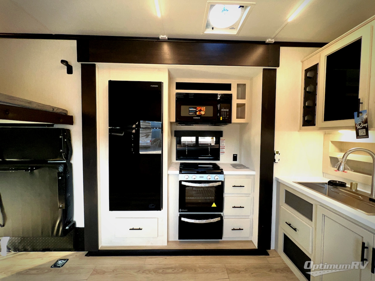 2026 Forest River Vengeance Rogue Armored 26L140 Photo 9