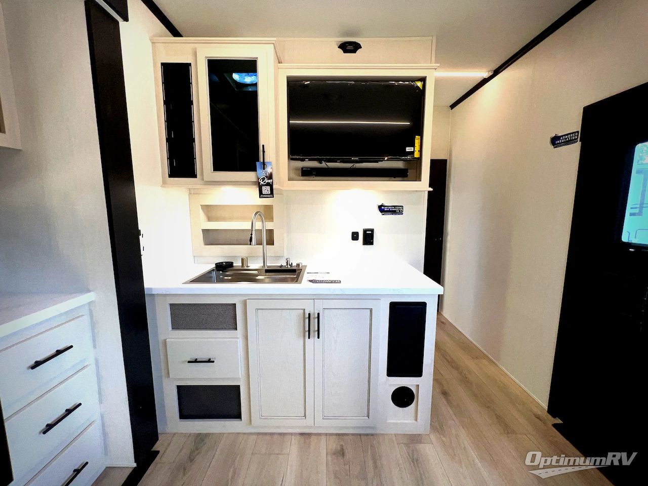 2026 Forest River Vengeance Rogue Armored 26L140 Photo 13