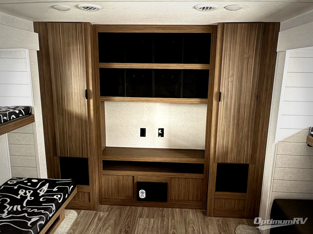 2026 Forest River Wildwood 31KQBTS Photo 11