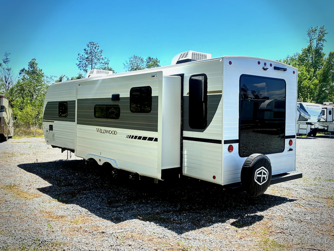 2026 Forest River Wildwood X-Lite 270ZEN Photo 3