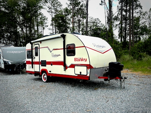 Used 2018 Gulf Stream Vintage Friendship 23LDE Featured Photo