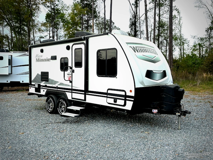 2020 Winnebago Towables Micro Minnie 2106FBS RV Photo 1