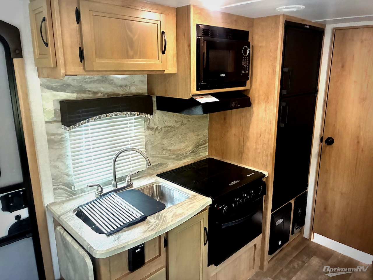 2020 Winnebago Towables Micro Minnie 2106FBS Photo 6