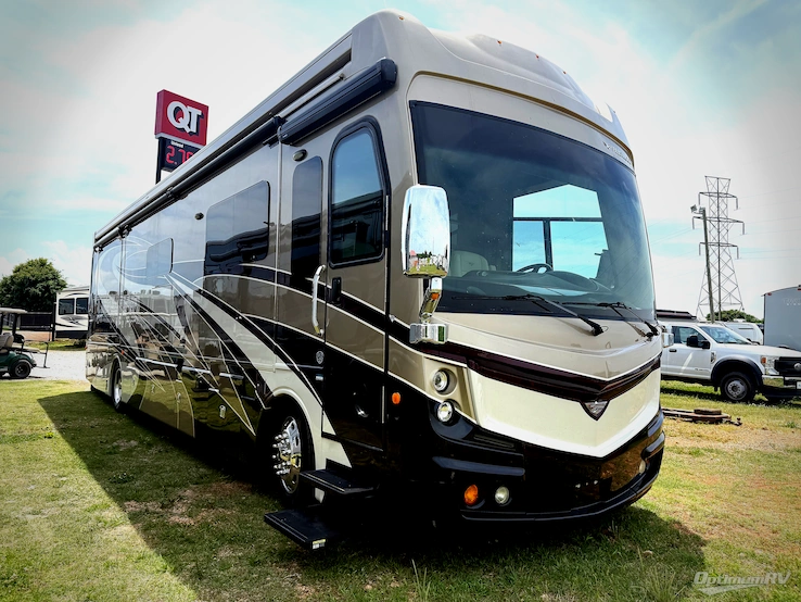 2018 Fleetwood Discovery 39F RV Photo 1