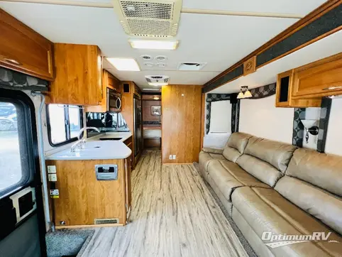 2007 Fleetwood Pace Arrow 33V RV Photo 2