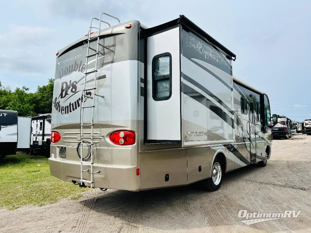 2007 Fleetwood Pace Arrow 33V Photo 3