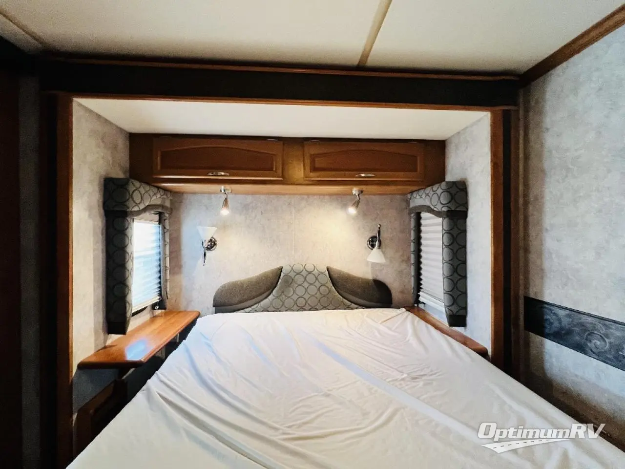 2007 Fleetwood Pace Arrow 33V Photo 15