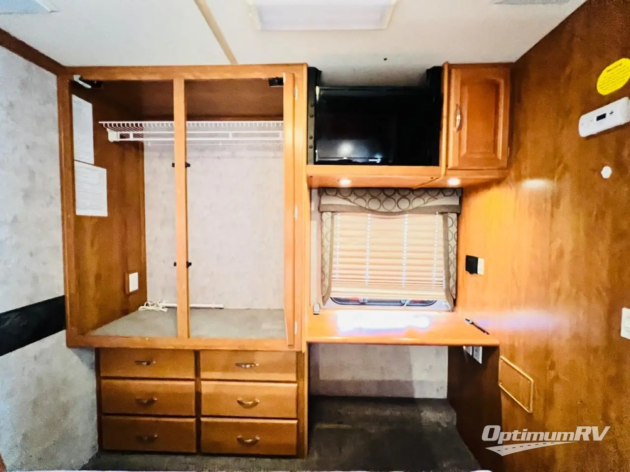 2007 Fleetwood Pace Arrow 33V Photo 17