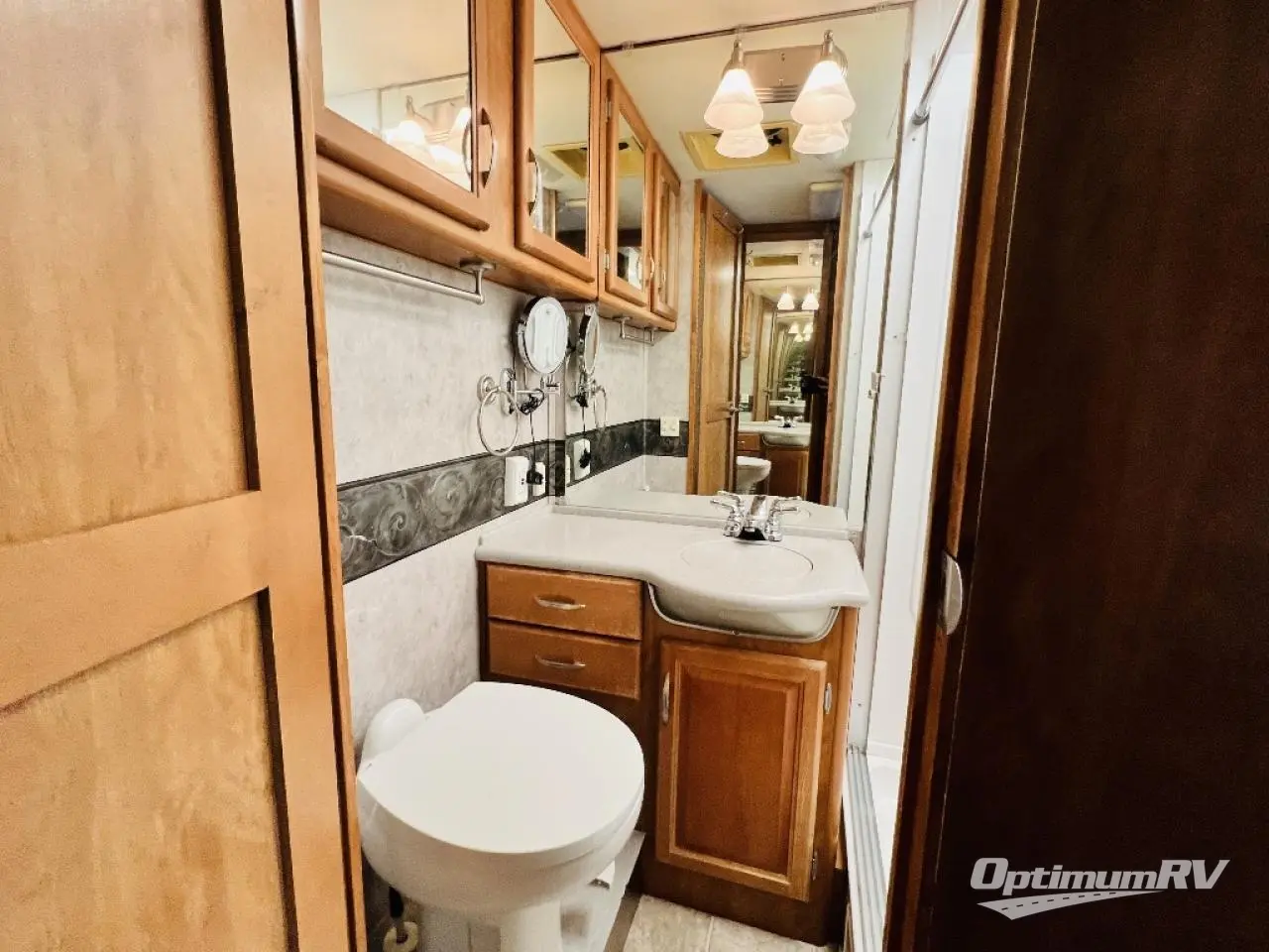 2007 Fleetwood Pace Arrow 33V Photo 19