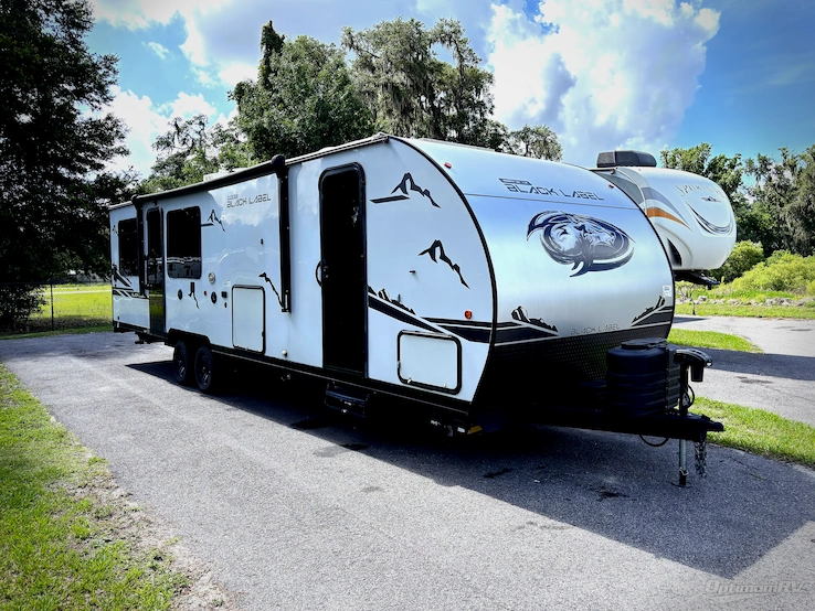 2023 Forest River Cherokee Grey Wolf Black label 26BRBBL RV Photo 1