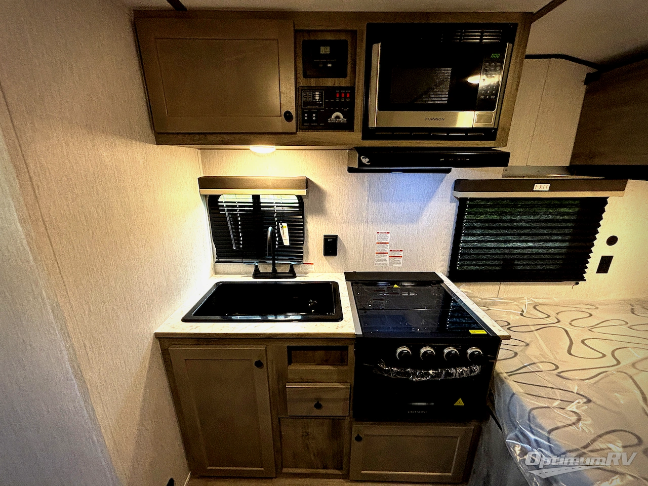2027 Sunset Park Sun Lite 16BH Photo 6