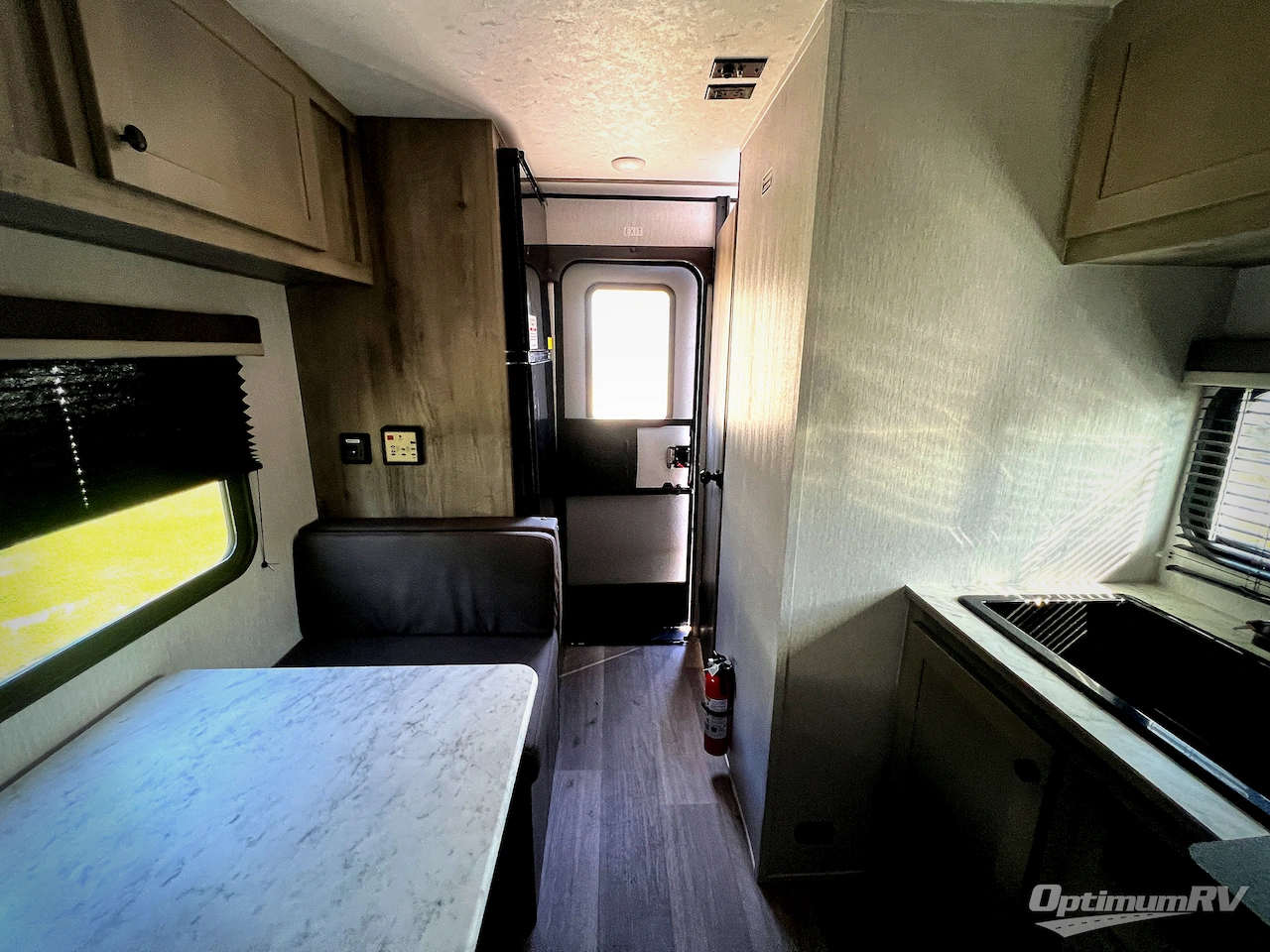 2027 Sunset Park Sun Lite 16BH Photo 8