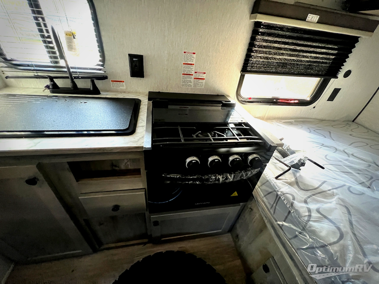 2027 Sunset Park Sun Lite 16BH Photo 11