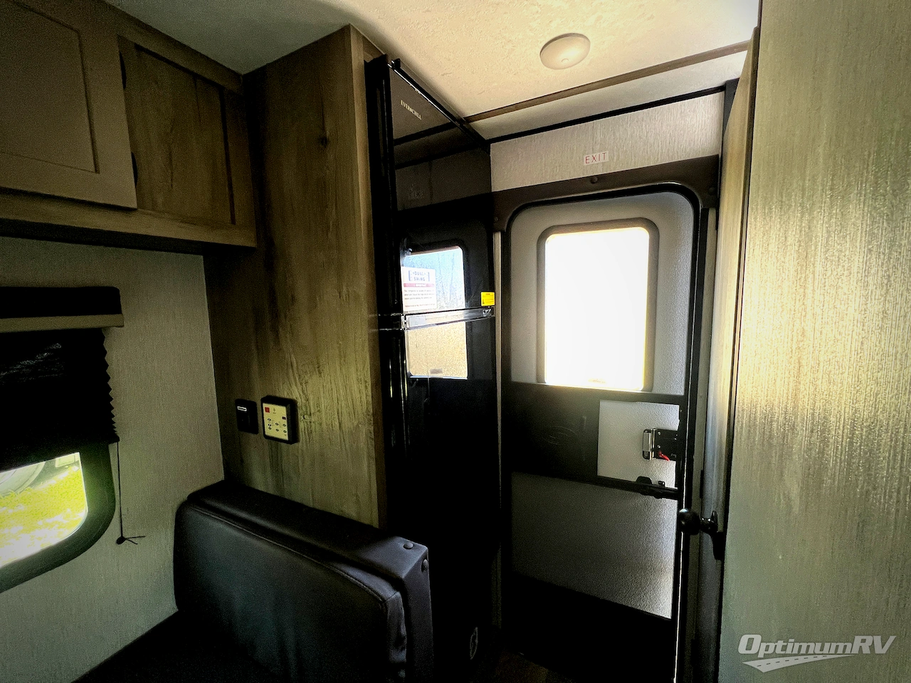 2027 Sunset Park Sun Lite 16BH Photo 14