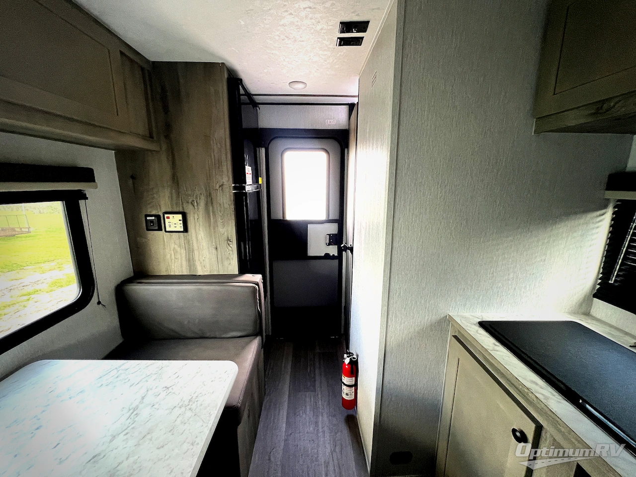 2027 Sunset Park Sun Lite 16BH Photo 7