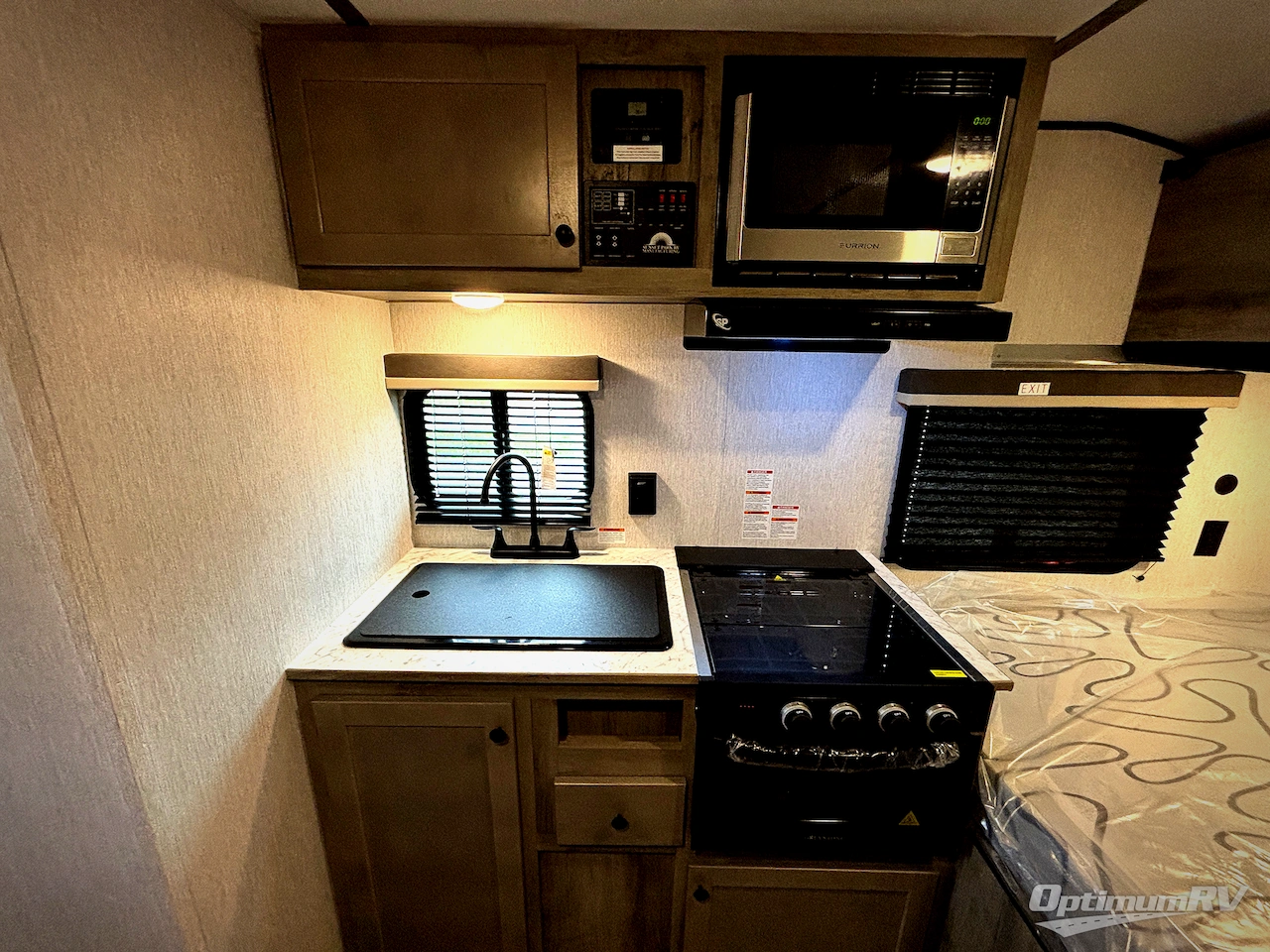 2027 Sunset Park Sun Lite 16BH Photo 6